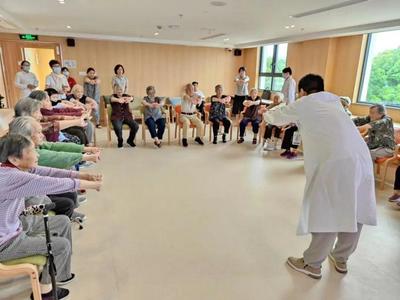 AI赋能医疗数智人 让老年人像打电话一样轻松使用互联网医院与养护服务