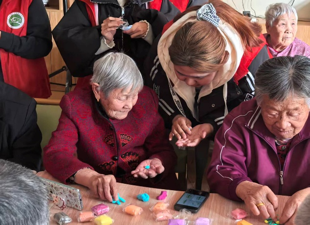 社团风采丨爱在养护院 情暖老人心 学院志愿服务第四期纪实